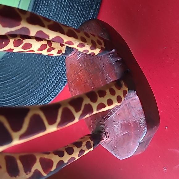 🦒Wood Giraffe Sculpture - Picture 6 of 10